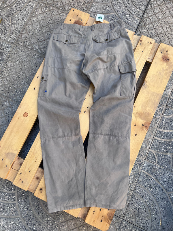 FJÄLL RAVEN Cargo pants , size 37