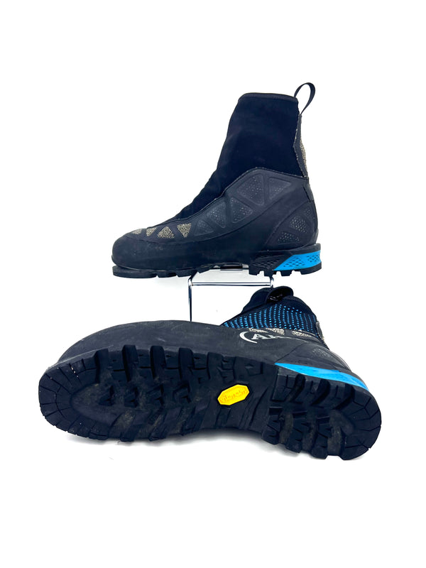 AKU Aurai DFS GTX technical mountaineering and ice climbing boots , size 37