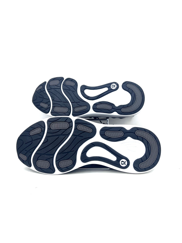 lululemon Chargefeel Mid workout shoes feature a black , size 42-43