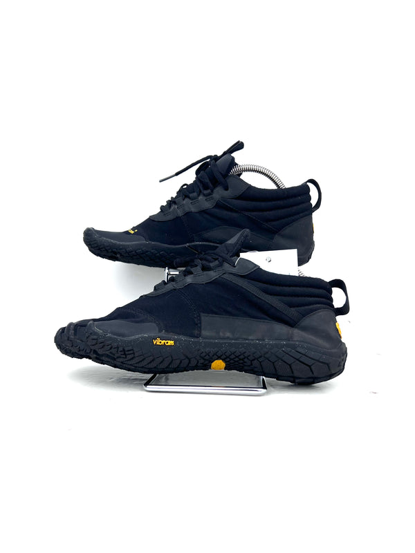 Vibram FiveFingers V-Trek shoes , size 40