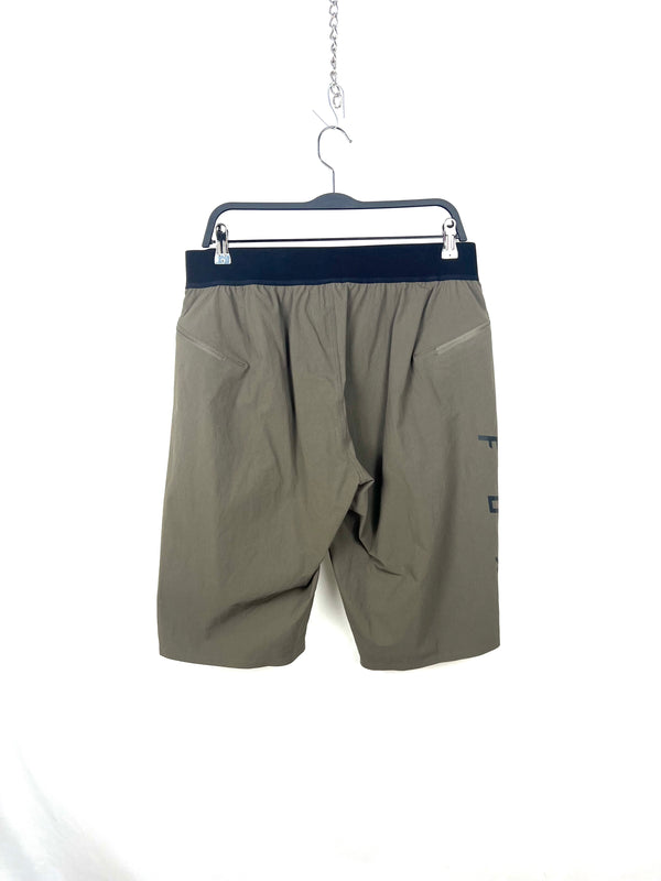 FOX Short , size 34