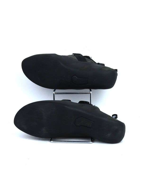 Evolv Defy VTR climbing shoes