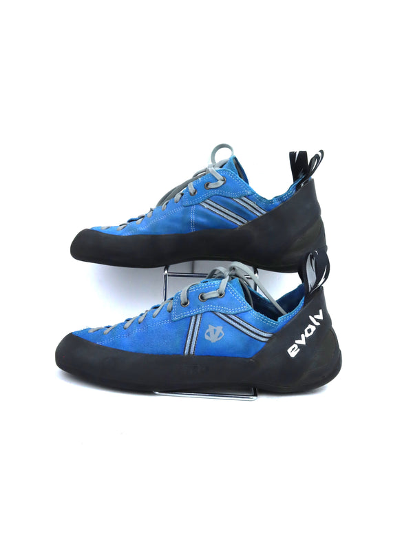 Evolv Royale climbing shoes in royal blue suede