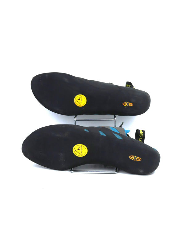 La Sportiva TarantuLace performance rock climbing shoes inLa Sportiva TarantuLace performance rock climbing shoes in blue and grey.