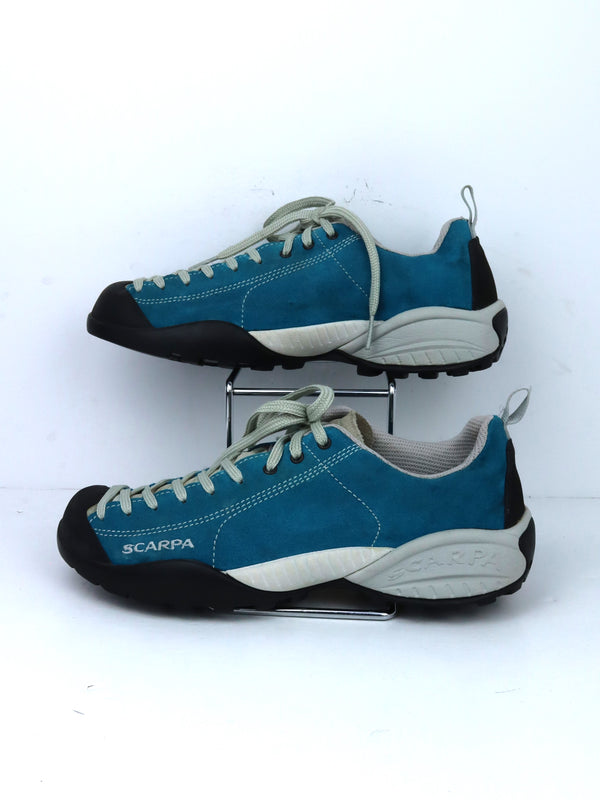 Scarpa Mojito casual shoes in blue suede.