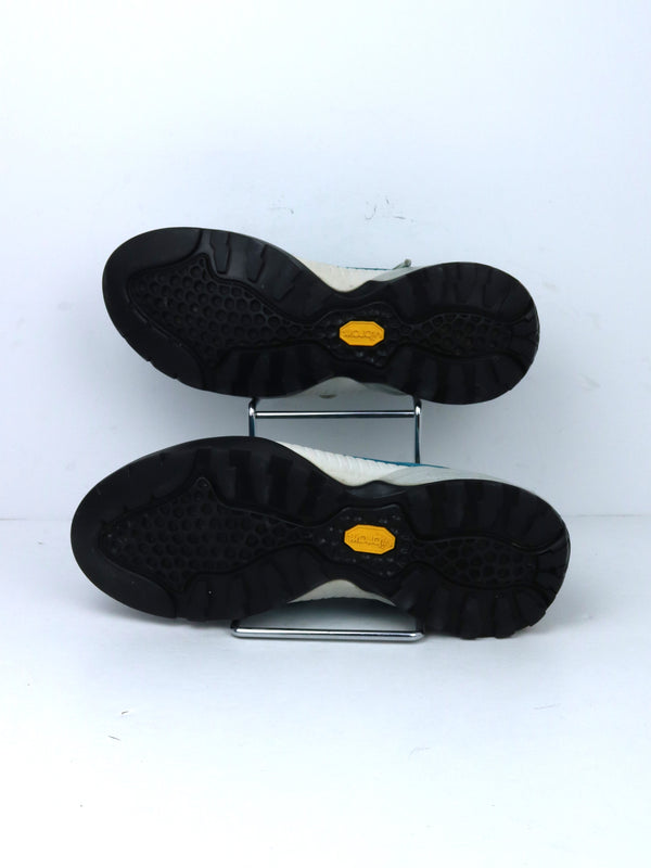 Scarpa Mojito casual shoes in blue suede.