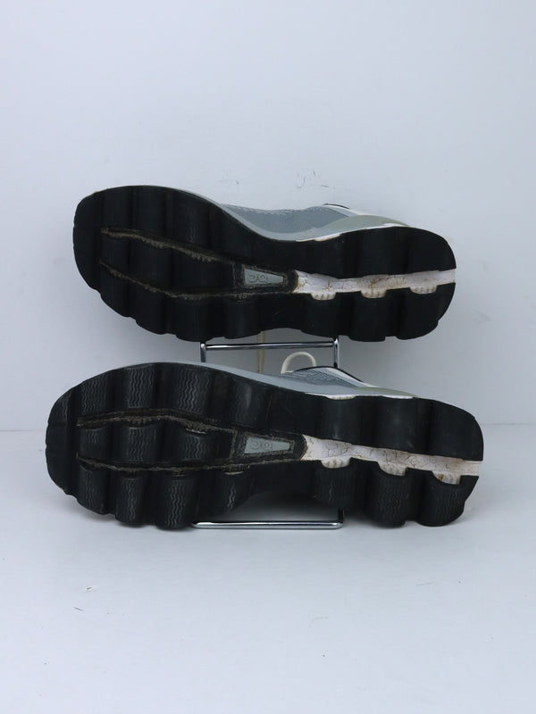 On Cloud surfer running shoes