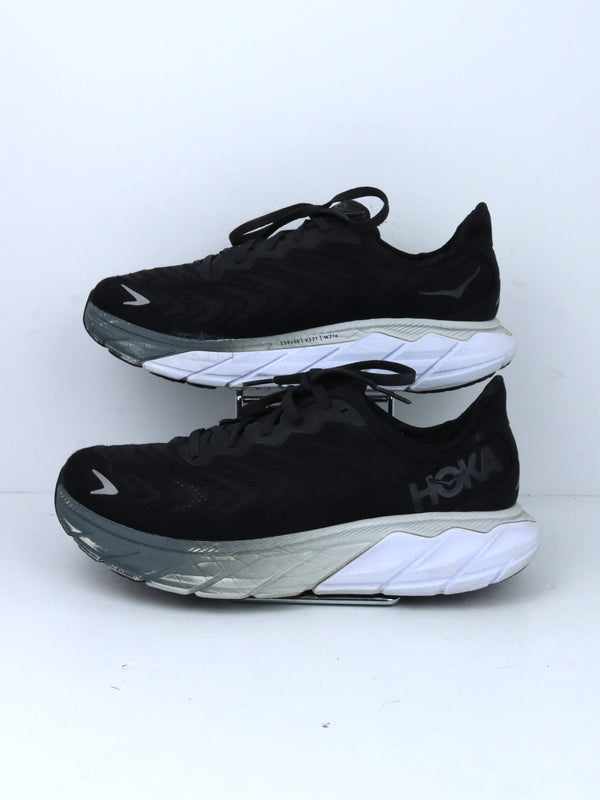 Hoka Arahi 6 men's running shoes in a black and white colorway.