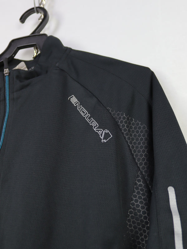 Endura Xtract II short sleeve cycling jersey in black.