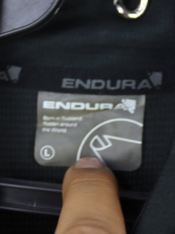 Endura Xtract II short sleeve cycling jersey in black.