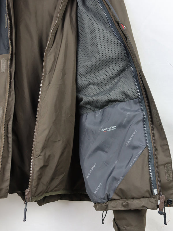 Mammut windbreaker jacket in brown.