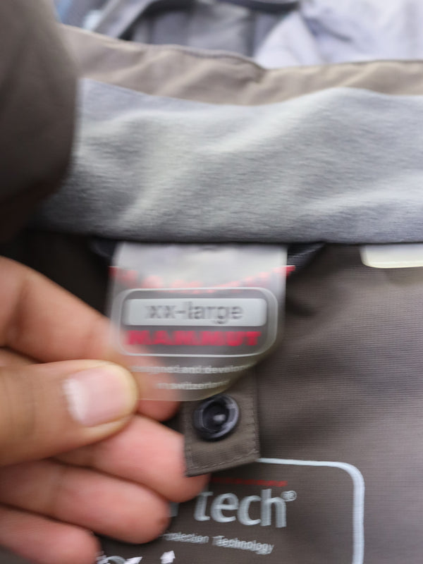 Mammut windbreaker jacket in brown.