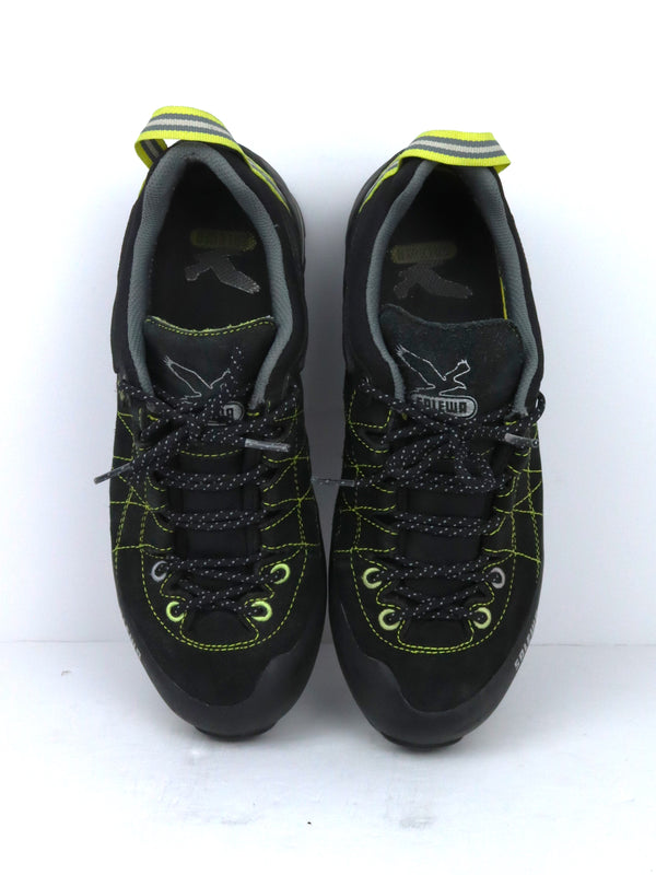 Salewa Mountain Trainer 2 GTX low-cut hiking shoe in a black and yellow color scheme.
