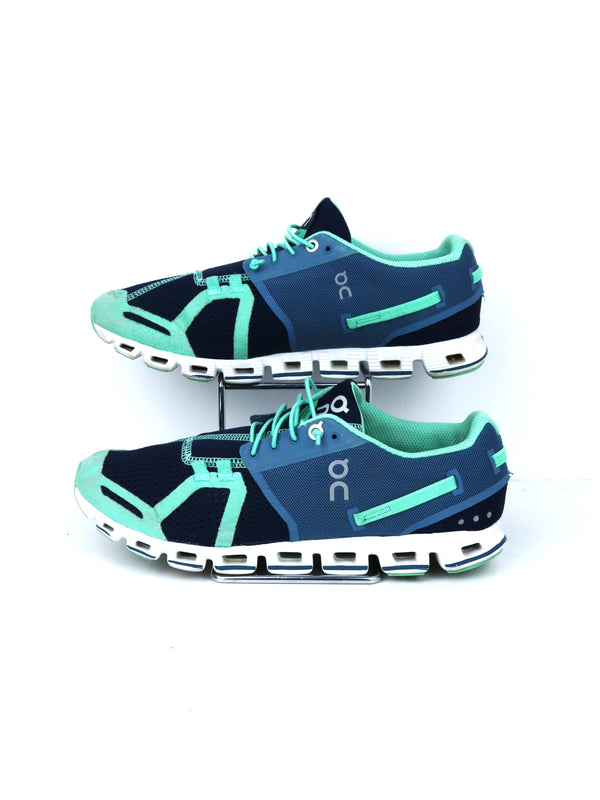 On Cloud 5 Push running shoes in a navy and mint colorway.