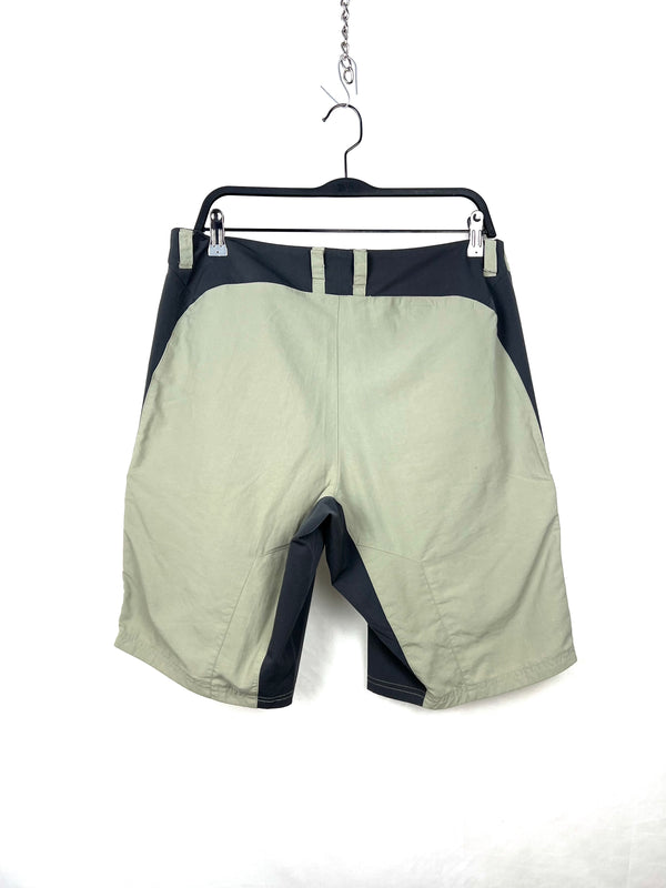 Jack wolfskin hiking short , size 34