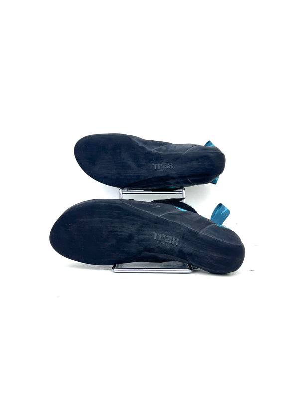 Evolv Kira climbing shoes, size 39
