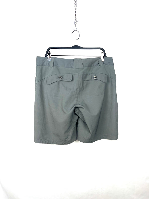 Oakley short , size 36