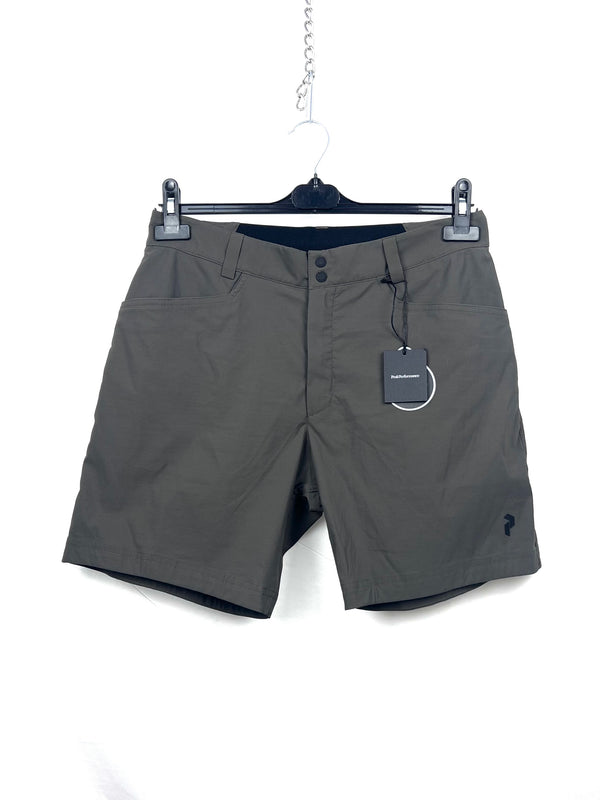 Peak performance short , size M