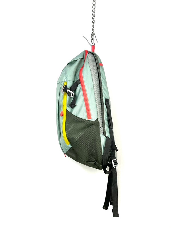 Quechua NH100 Arpenaz 20 L hiking backpack
