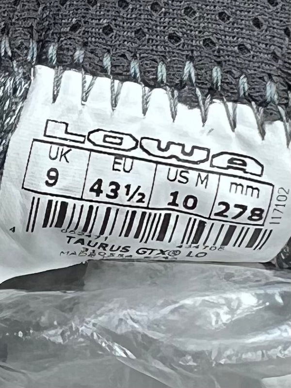 Lowa Taurus GTX Lo low-cut hiking shoes , size 43.5