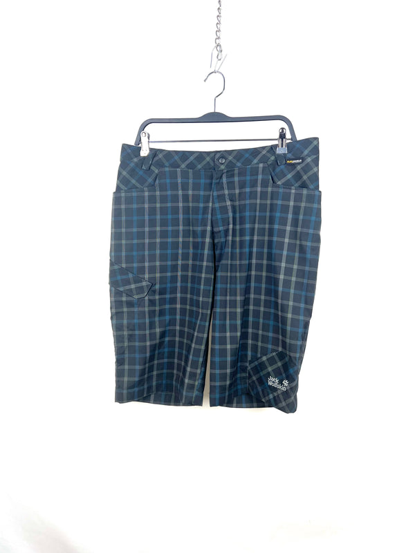 Jack wolfskin short , size 35