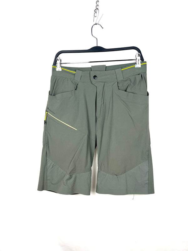 Quechua short , size 31