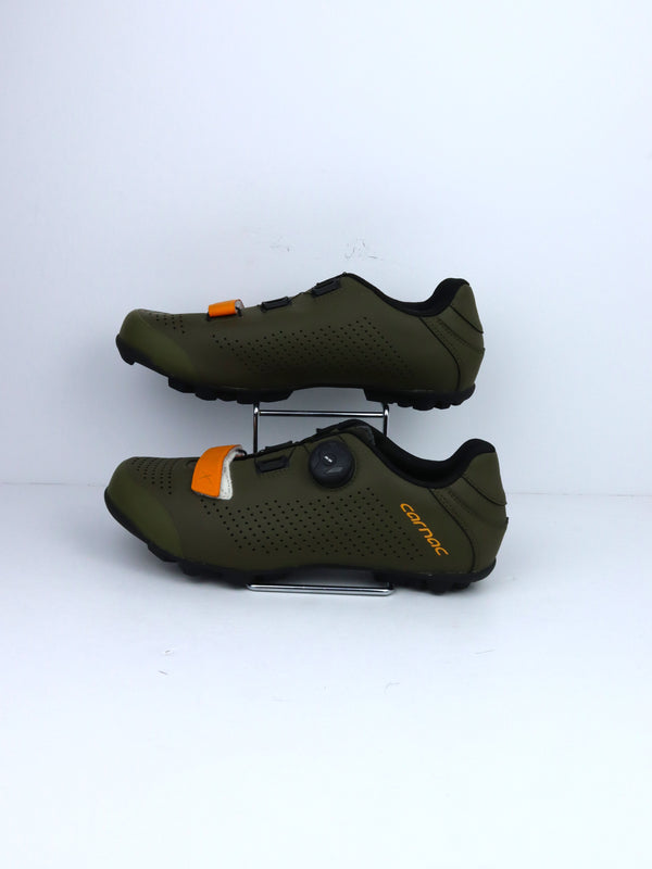 Carnac Grit mountain bike/gravel cycling shoes in olive green.