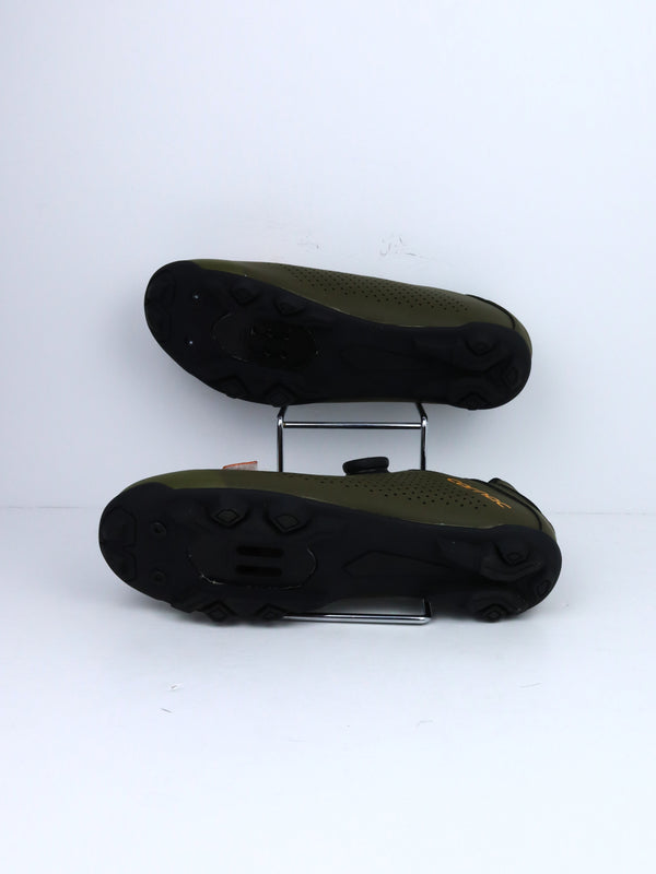 Carnac Grit mountain bike/gravel cycling shoes in olive green.