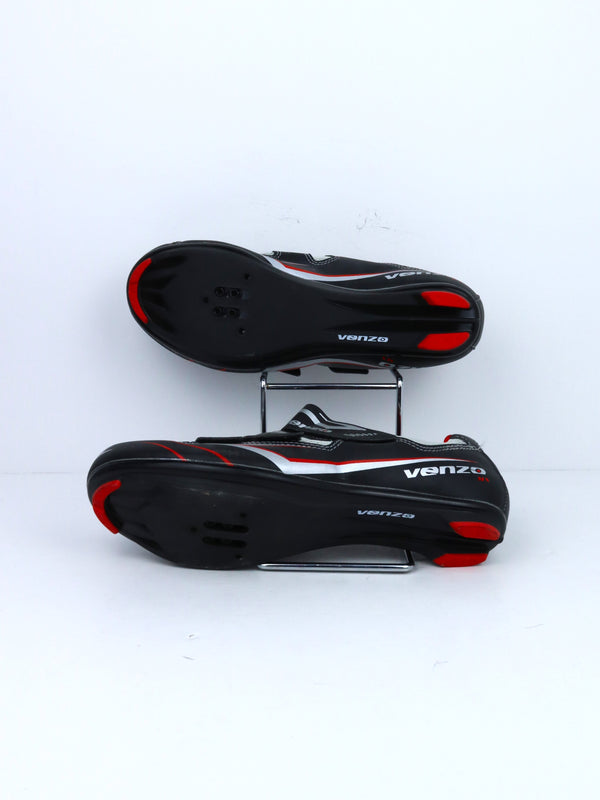Venzo road cycling shoes with a three-strap closure system.