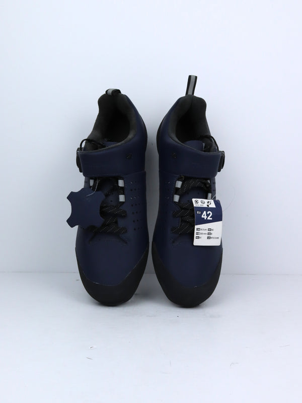 Triban GRVL 500 road and gravel cycling lace-up SPD shoes in navy blue.