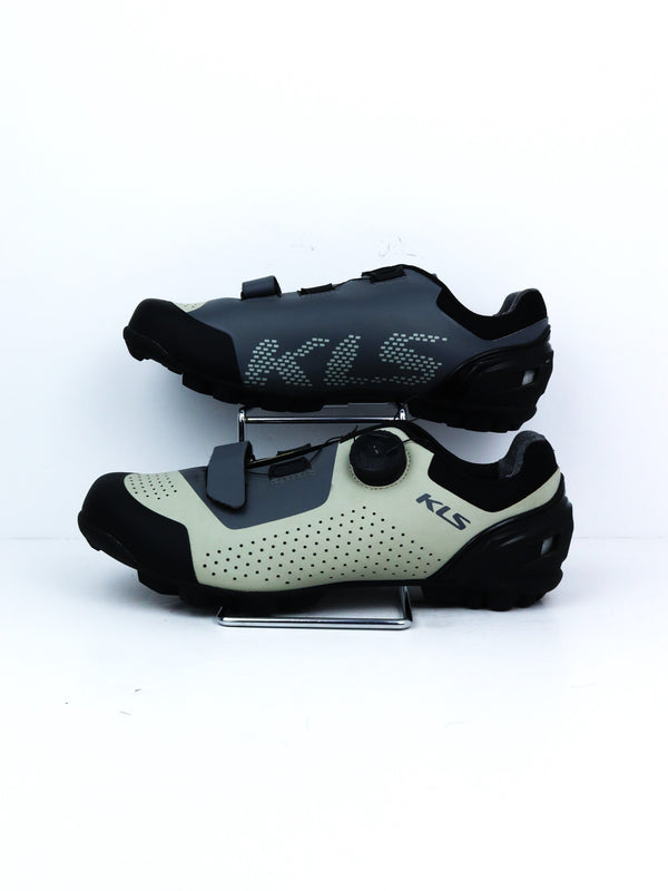 Kellys KLS Beat mountain bike shoes in black with a high-quality Atop closure system.