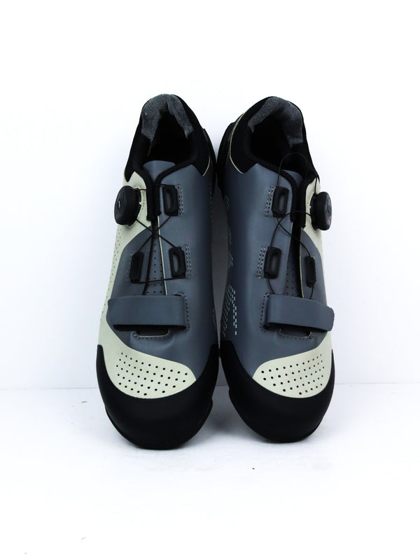 Kellys KLS Beat mountain bike shoes in black with a high-quality Atop closure system.