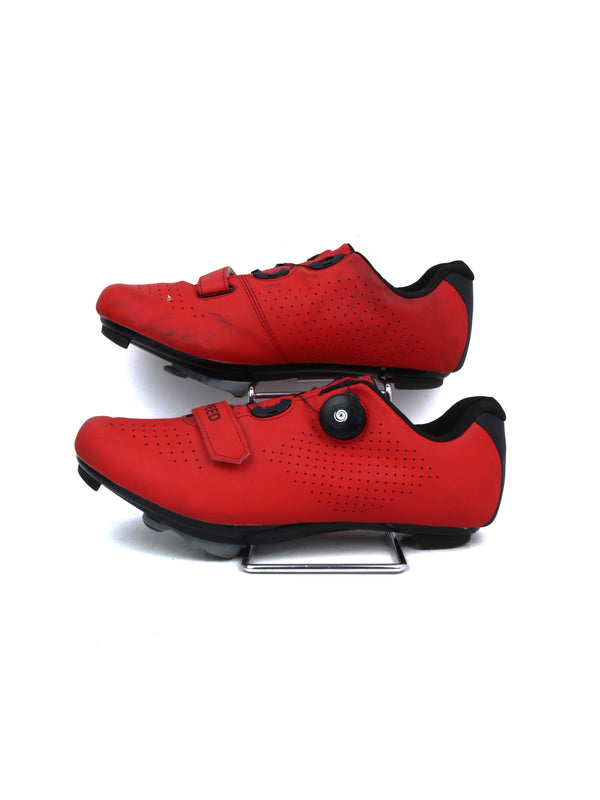 RKYRRKI cycling shoes featuring both a BOA L6 dial and a hook-and-loop strap closure system.