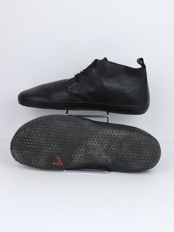 Vivobarefoot Gobi II men's leather desert boots in black.