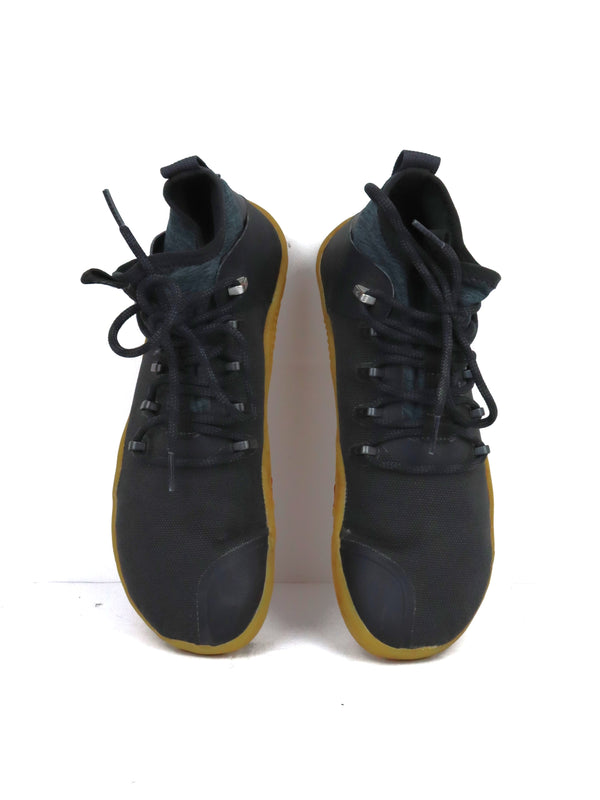 Vivobarefoot Magna FG minimalist hiking shoes in black or obsidian with a gum sole.