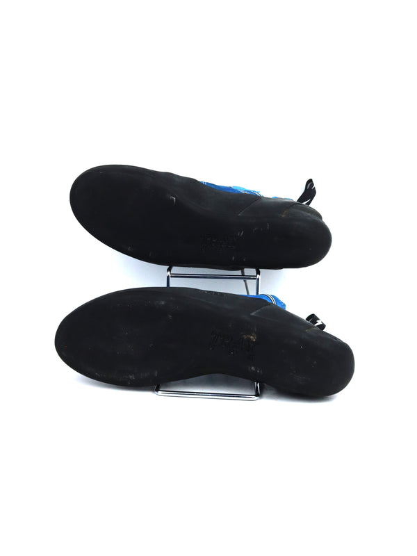 Evolv Royale climbing shoes in royal blue suede