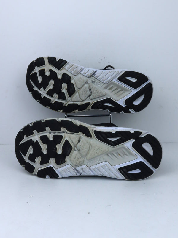 Hoka Arahi 6 men's running shoes in a black and white colorway.