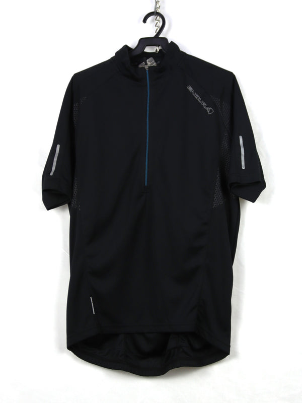 Endura Xtract II short sleeve cycling jersey in black.