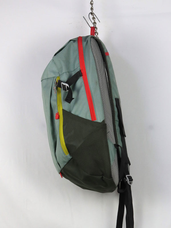 Quechua NH100 Nature Hiking Backpack 20L