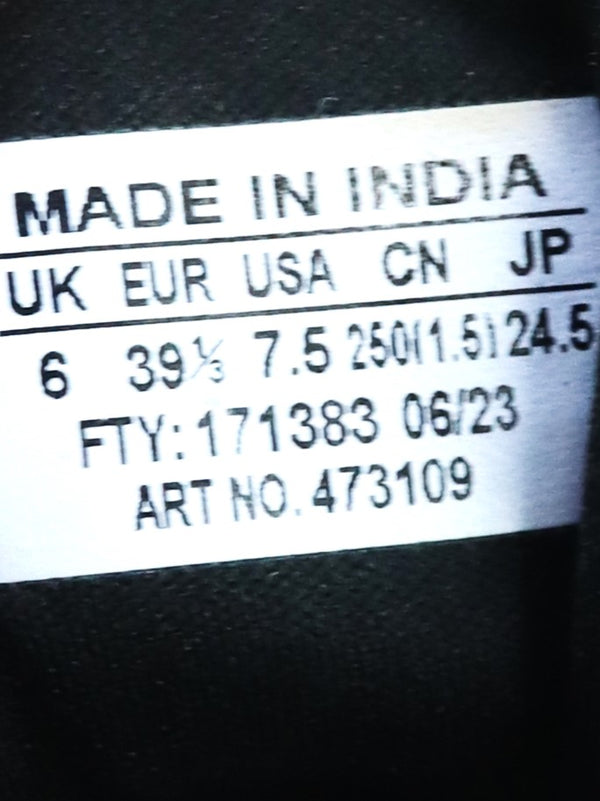 Salomon Alphacross 5 Gore-Tex trail running shoe in black.