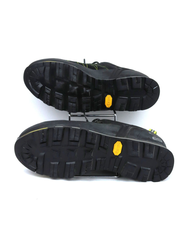 Salewa Mountain Trainer 2 GTX low-cut hiking shoe in a black and yellow color scheme.