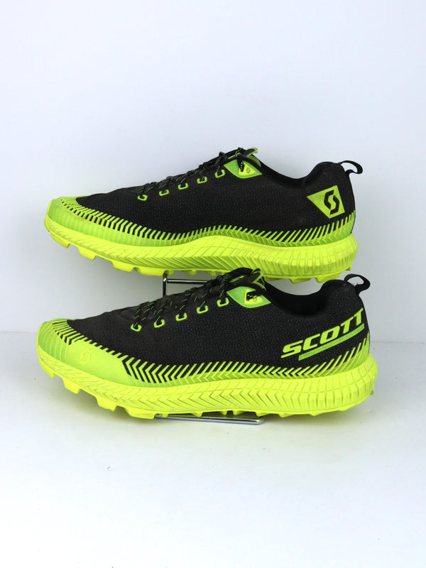 Scott Supertrac Ultra RC trail running shoes in a black and yellow colorway.